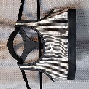NWOT Nike Big Girl's Reversible Sports Bra Size M